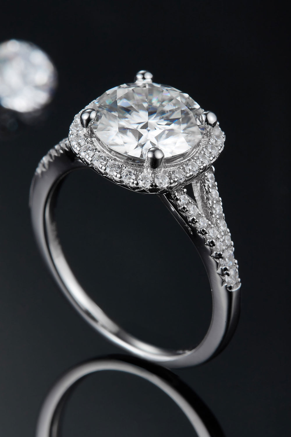 3 Carat Moissanite Halo Ring SETEPENRA .