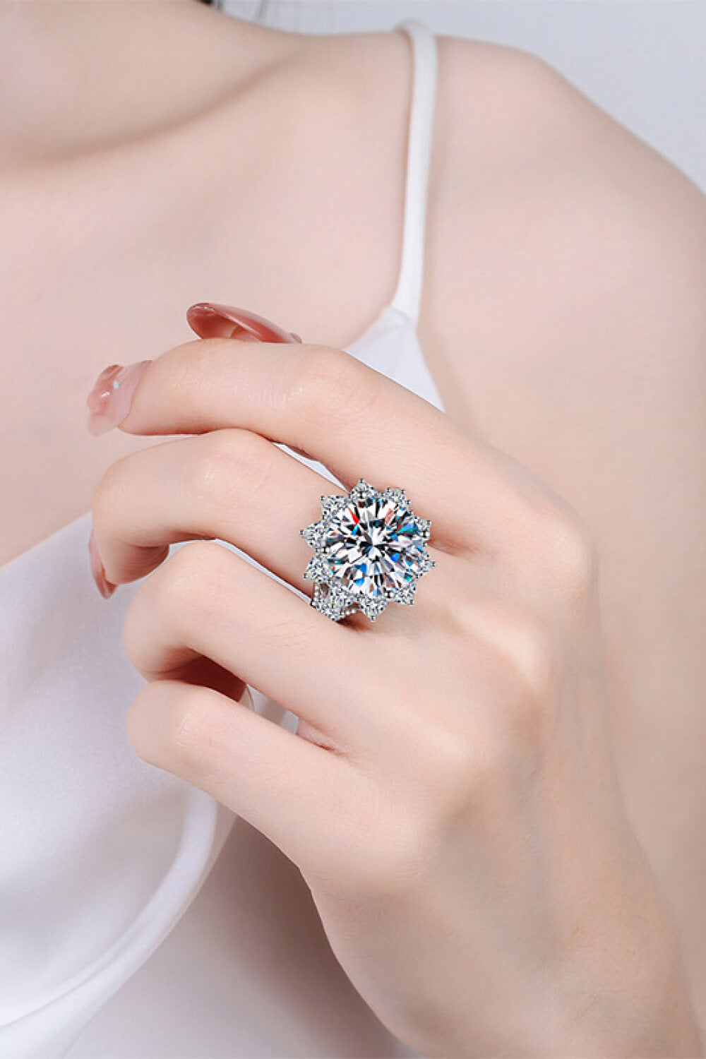 10 Carat Moissanite Flower-Shaped Ring SETEPENRA .