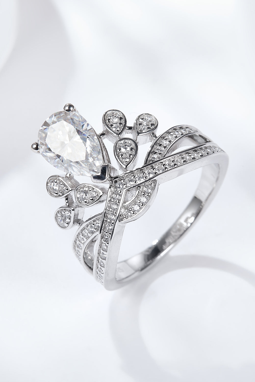 1.5 Carat Moissanite Crown-Shaped Ring SETEPENRA .