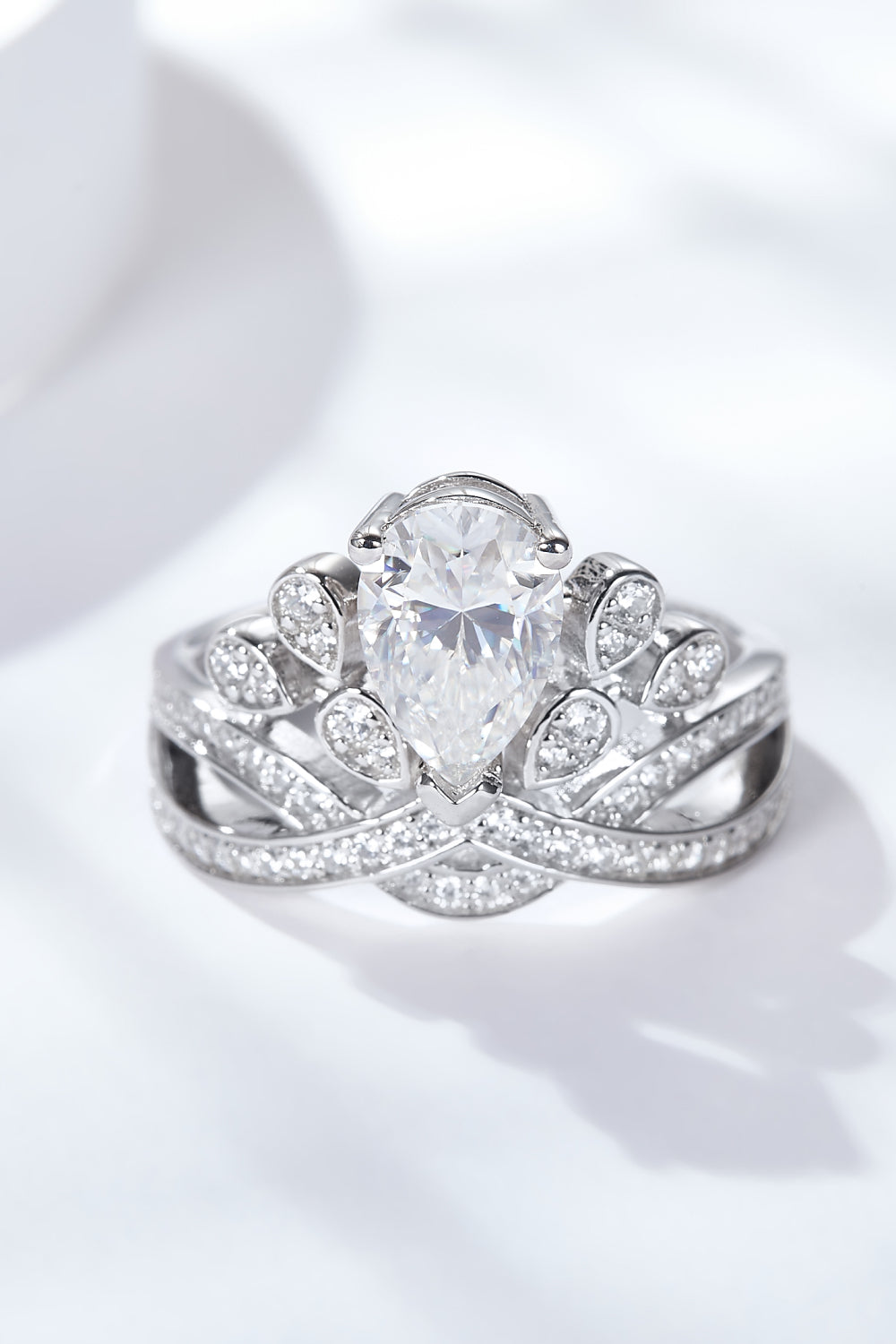 1.5 Carat Moissanite Crown-Shaped Ring SETEPENRA .