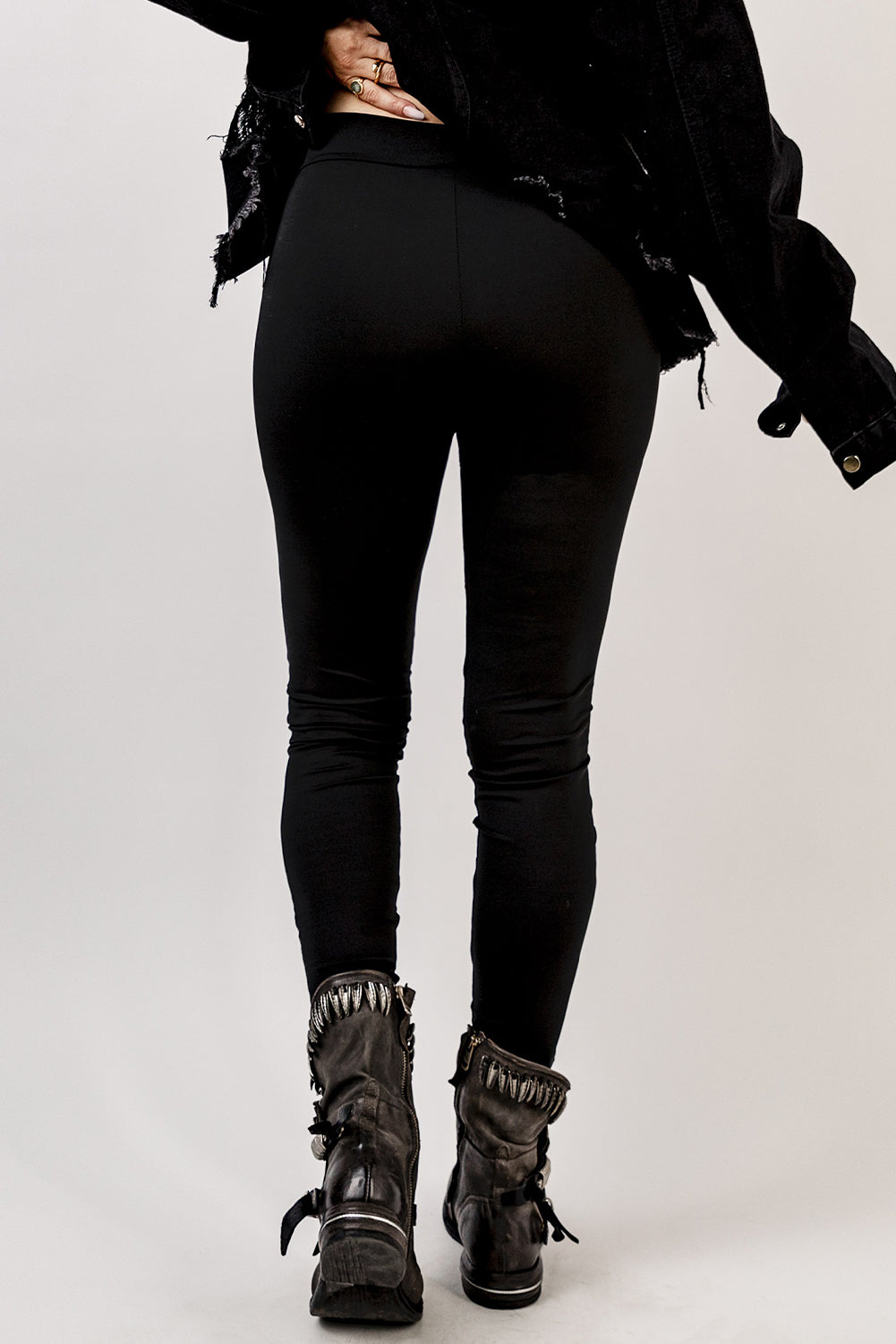 Grommet Lace Up Leggings SETEPENRA .