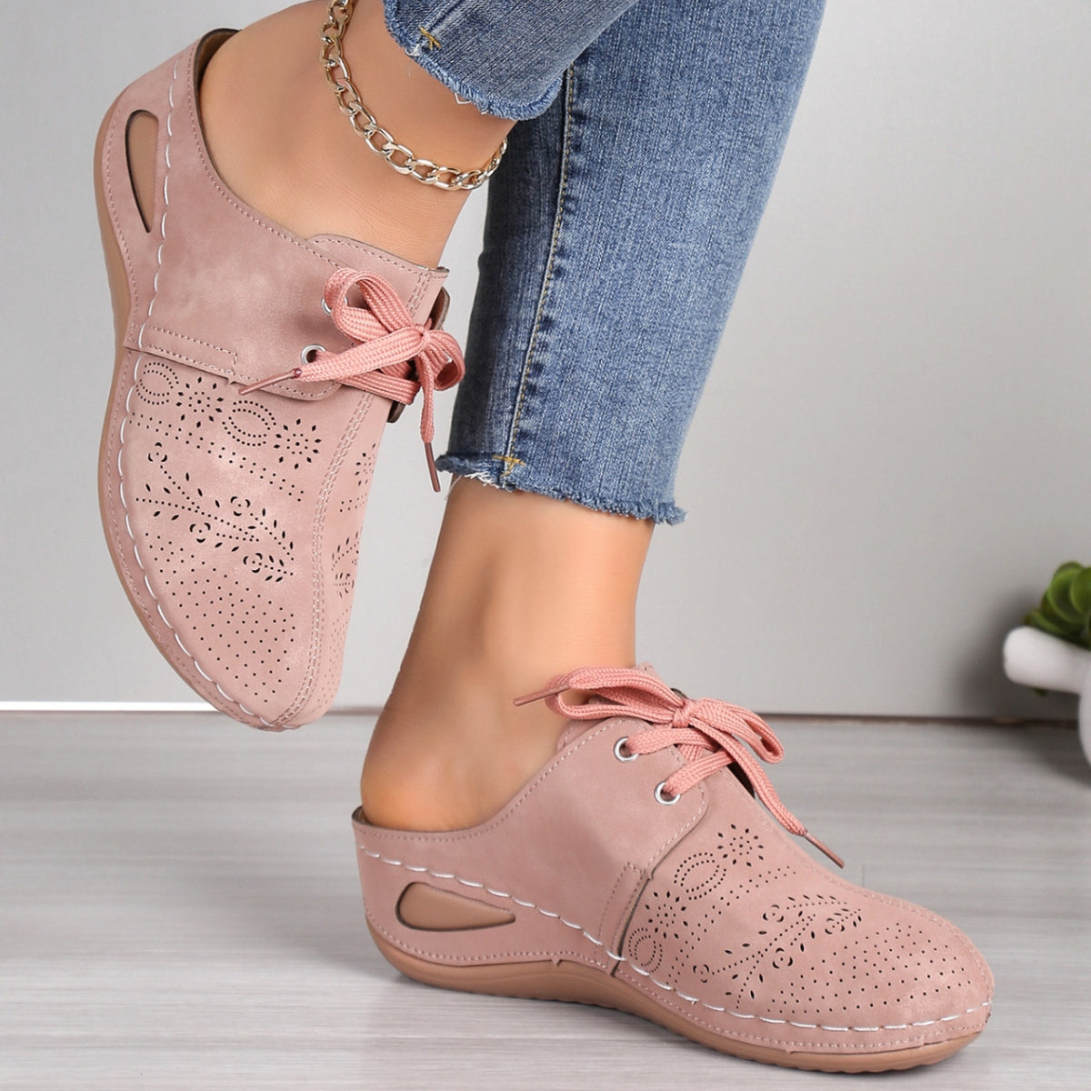 Lace-Up Round Toe Wedge Sandals SETEPENRA .